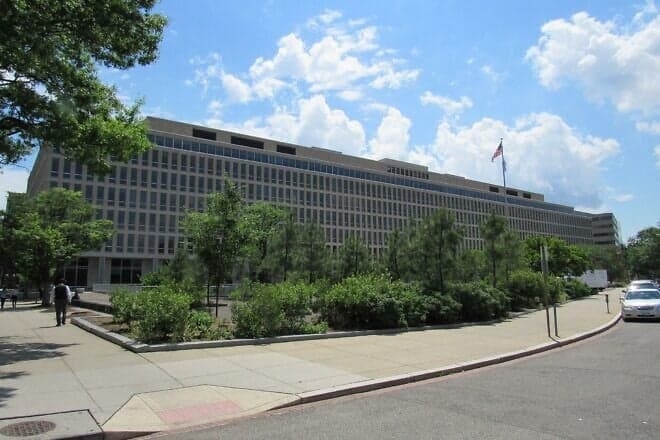 The Lyndon B. Johnson Building, headquarters of the U.S. Department of Education, in Washington, D.C., May 31, 2017. Credit: Farragutful via Wikimedia Commons.