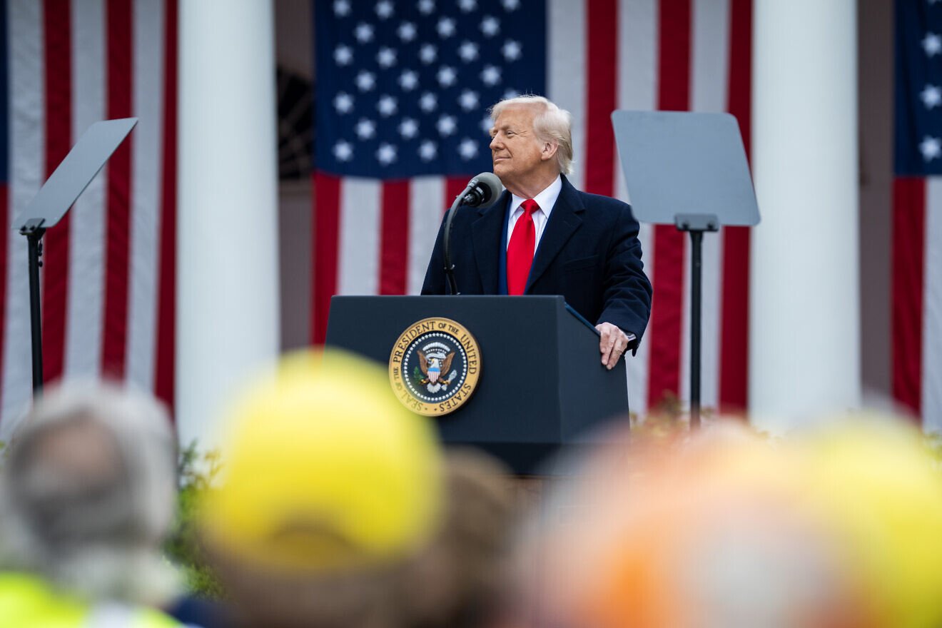 U.S. President Donald Trump signs an executive order on on the administration’s tariff plans at a “Make America Healthy Again” event in the White House Rose Garden, April 2, 2025. Credit: Daniel Torok/White House.