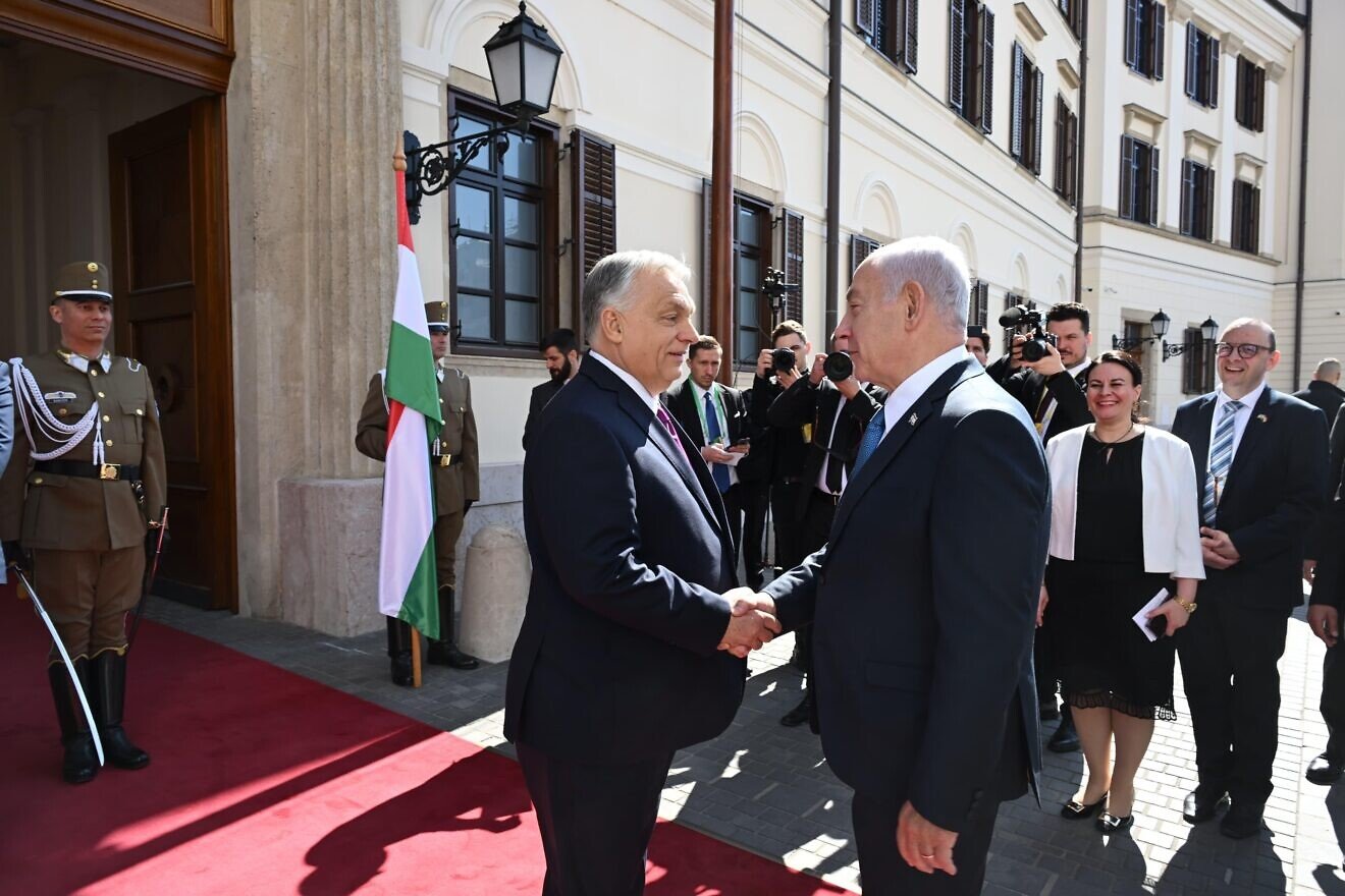 Israeli Prime Minister Benjamin Netanyahu and his wife, Sara Netanyahu, were received by Hungarian Prime Minister Viktor Orbán and his wife with an honor guard at a welcoming ceremony in Budapest, Hungary, .April 3, 2025. Credit: Avi Ohayon/GPO.