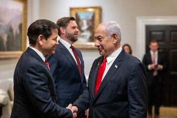 Israeli Prime Minister Benjamin Netanyahu shaked hands with Marco Rubio, the U.S. secretary of state, in the West Wing Lobby of the White House, April 7, 2025. Credit: Joyce N. Boghosian/White House.