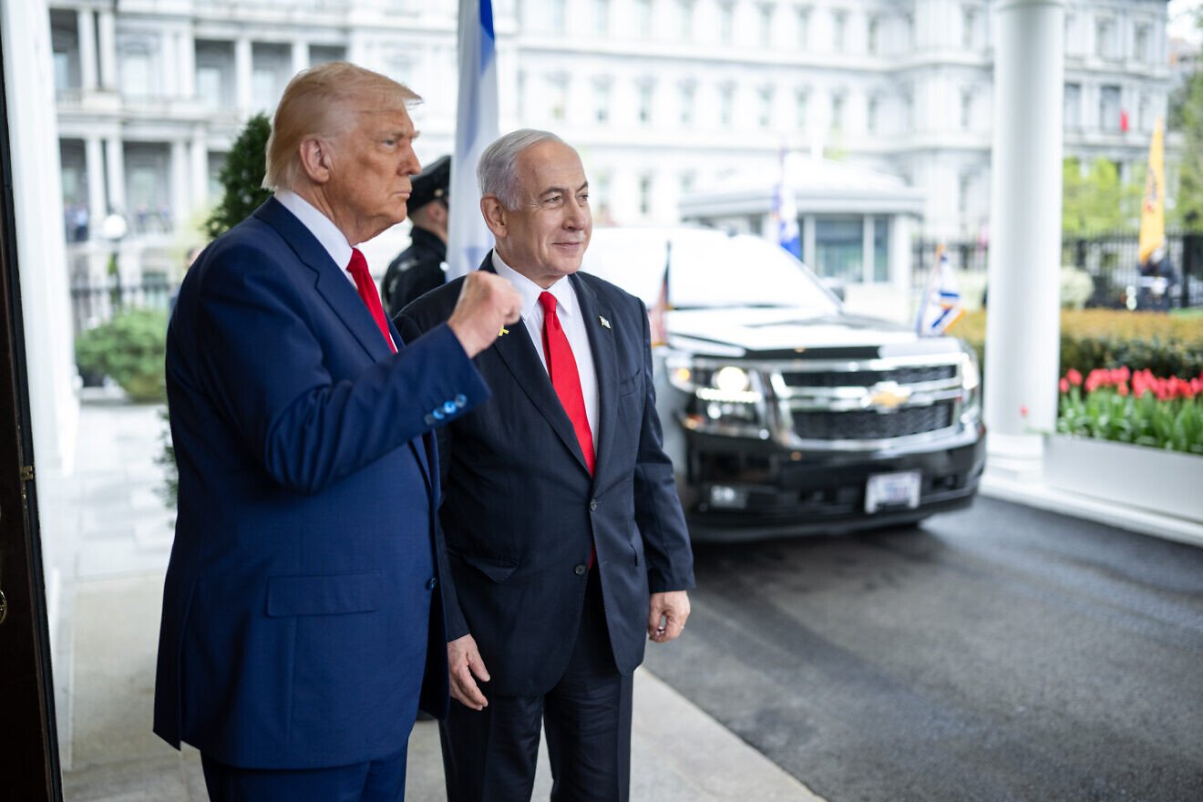 U.S. President Donald Trump greets Israeli Prime Minister Benjamin Netanyahu at the White House, April 7, 2025. Credit: Daniel Torok/White House.