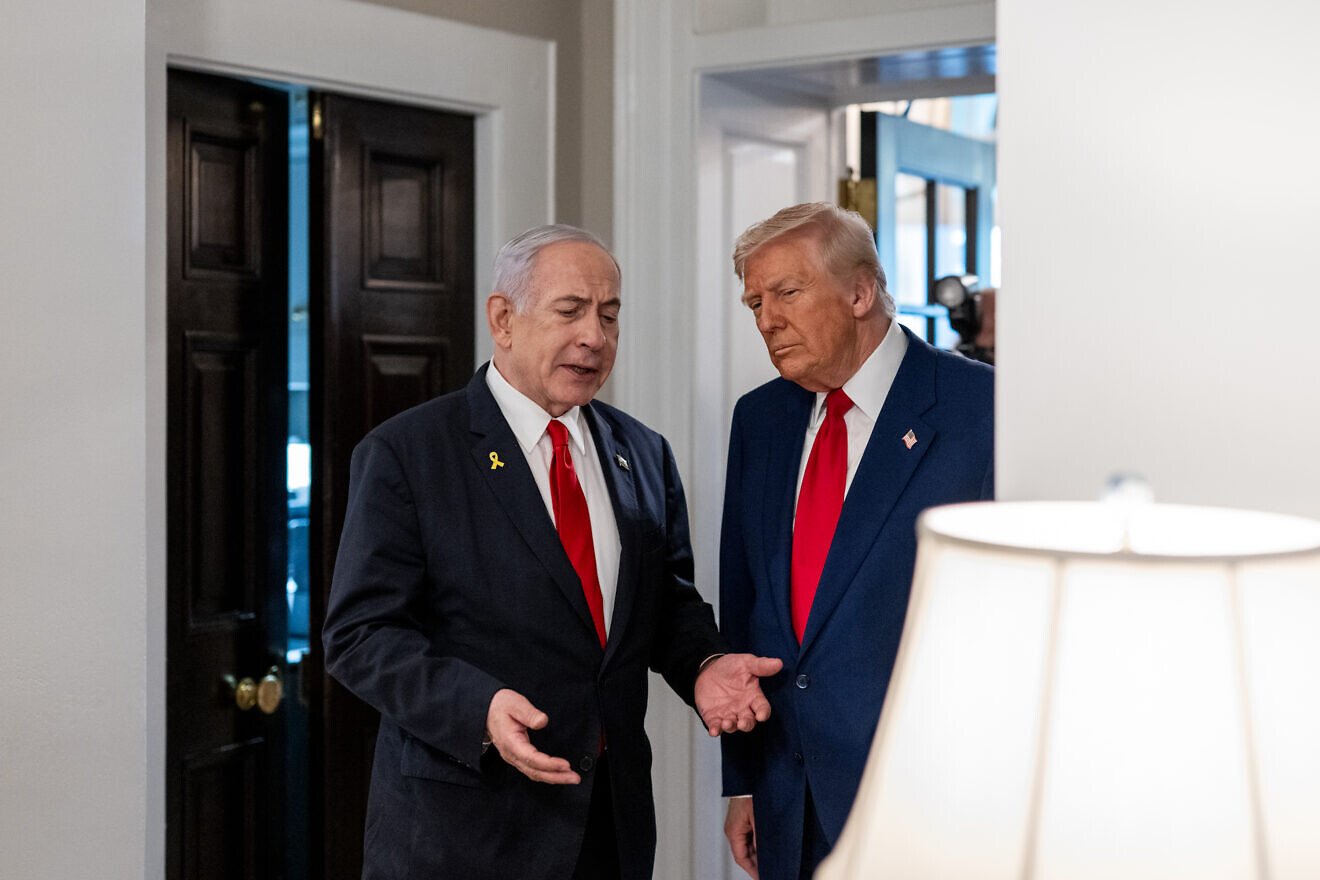 U.S. President Donald Trump and senior staff greet Israeli Prime Minister Benjamin Netanyahu in the West Wing Lobby of the White House, April 7, 2025. Photo by Joyce N. Boghosian/White House.