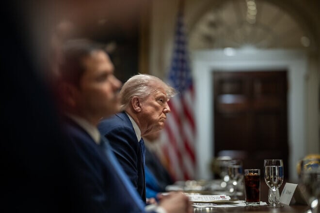 U.S. President Donald Trump hosts a bilateral lunch with Prime Minister Gahr Store of Norway in the White House Cabinet Room, April 24, 2025. Credit: Daniel Torok/White House.
