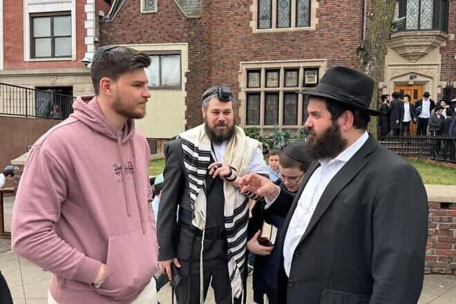 Freed hostage Alexander (“Sasha”) Troufanov visits Chabad-Lubavitch World Headquarters in Brooklyn, N.Y., on March 31, 2025. Credit: Chabad HQ.