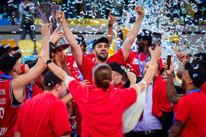 Hapoel Tel Aviv players celebrate with the trophy  
after defeating Gran Canaria in the EuroCup final in the Gran Canaria Arena, Spain, April 12, 2025. Photo by Flash90.