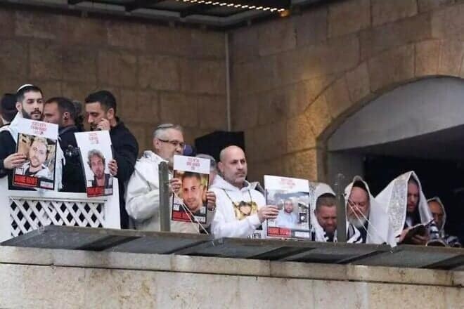 Eliya Cohen (left), a former hostage held by Hamas in Gaza, at the Western Wall in Jerusalem on April 15, 2025. Photo by Oren Ben Hakoon.