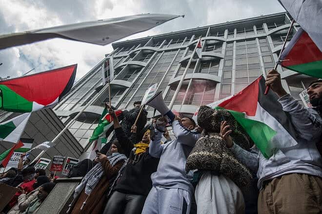 Protesters reach the Israeli Embassy in London as tens of thousands of people join a march against the Jewish state, May 15, 2021. Photo by Guy Smallman/Getty Images.