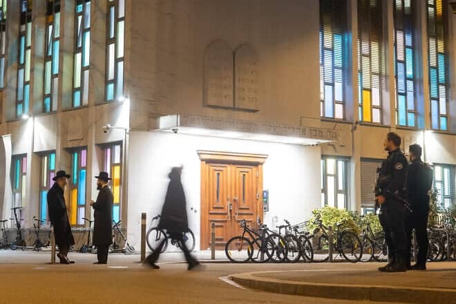 Police officers stand guard at the Synagoge Agudas Achim in Zurich, Switzerland on March 3, 2024, after an Orthodox Jewish man was stabbed, late on March 2, 2024. Photo by Arnd Wiegmann/AFP via Getty Images.