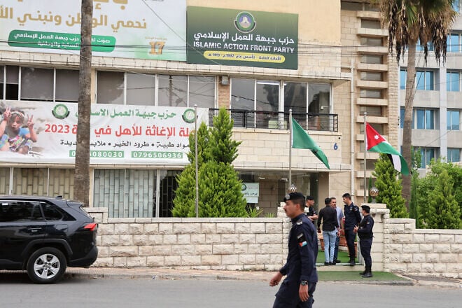 Jordanian police close the entrance of a Muslim Brotherhood headquarter on April 23, 2025. Credit: Salah Malkawi via Getty Images.