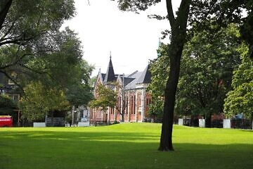 Grange Park in Toronto, Canada. Credit: linux99 via Wikimedia Commons.