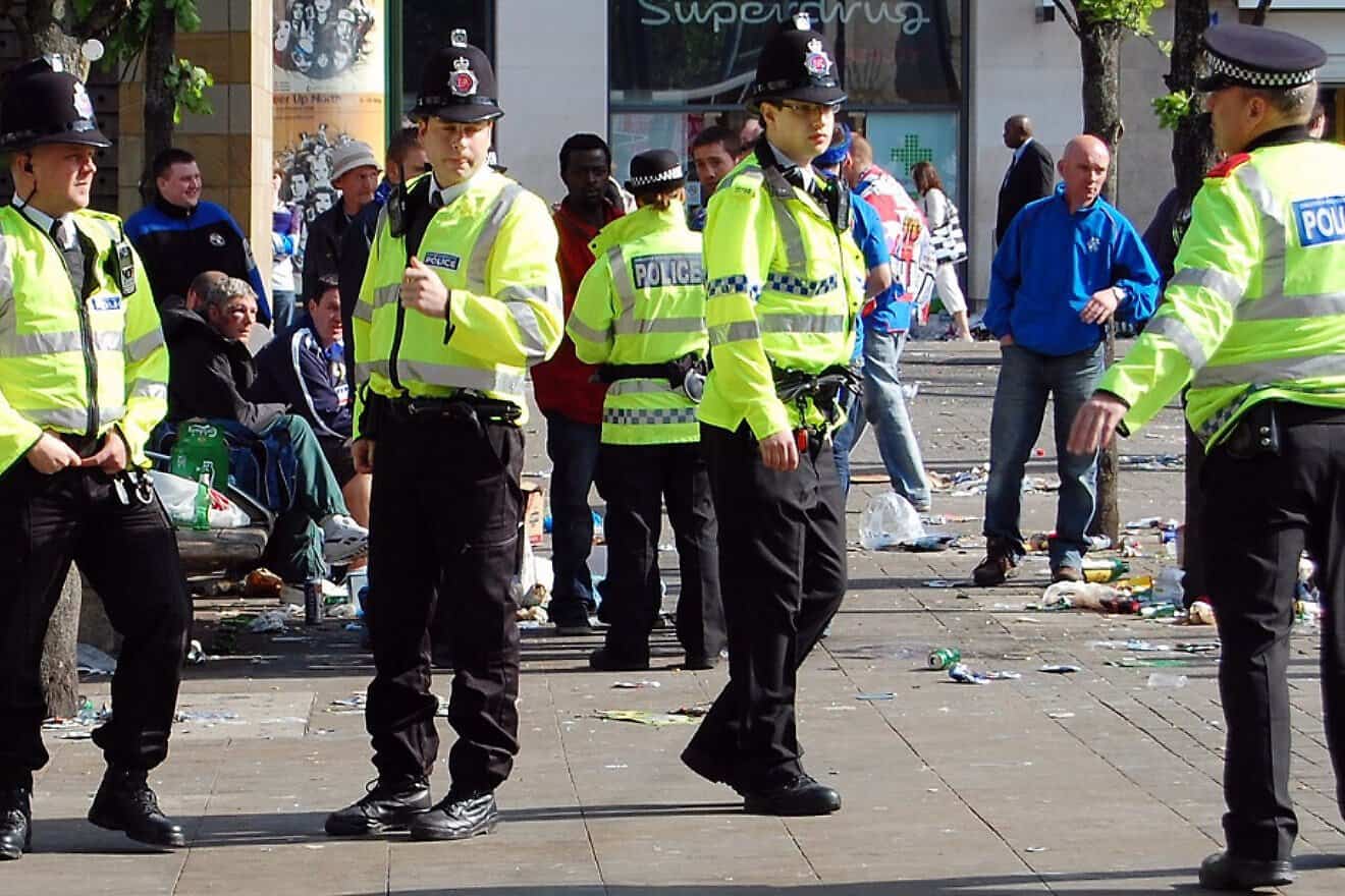 Greater Manchester Police officers in Piccadilly Gardens in Manchester, England. Credit: Terry from United Kingdom via Wikimedia Commons.