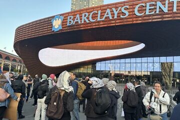 Anti-Israel protesters gather at the Barclays Center in downtown Brooklyn, N.Y., before attempting to march toward 770 Eastern Parkway, April 28, 2025. Photo by Vita Fellig.