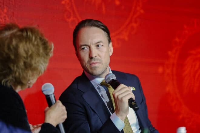 Belgian Parliament member Sam van Rooy speaks with panel chair Fiamma Nirenstein during the “Changing Europe” panel at the JNS International Policy Summit in Jerusalem, April 28, 2025. Photo by Shahar Yurman.