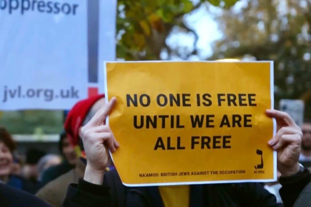 Na'amod: British Jews Against the Occupation at a protest in November 2023. Credit: Reel News via Wikimedia Commons.