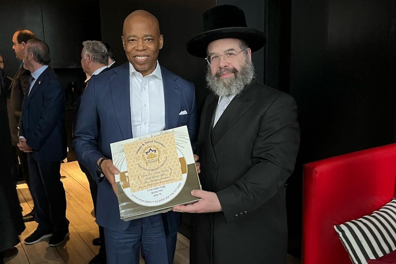 New York Mayor Eric Adams receives a box of matzah from Israel Heritage Foundation's Rabbi David Katz. Credit: Courtesy.