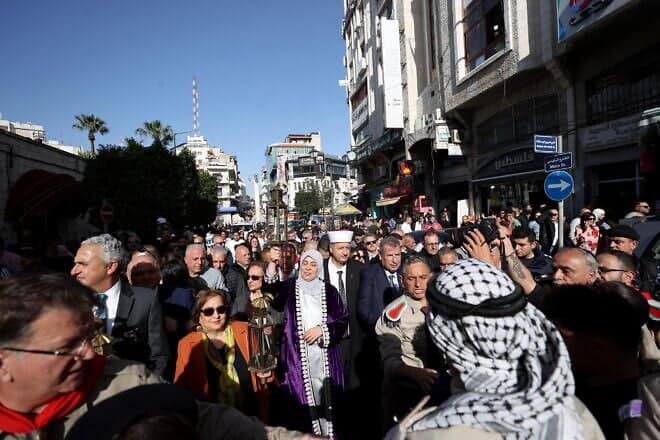 Palestinians scouts share the Holy Fire in the city of Ramallah, in the West Bank, as Orthodox Christians mark the Holy Saturday, a day ahead of the Easter holiday, April 15, 2023. Photo by Flash90.