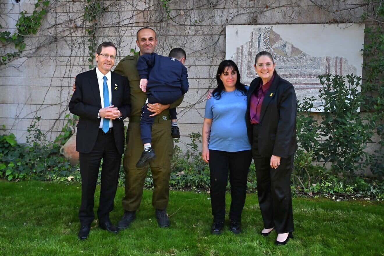 Israeli President Isaac Herzog marks World Autism Awareness Day by welcoming an IDF reserve soldier, his wife and two children who are on the autism spectrum to his official residence in Jerusalem, April 2, 2025. Photo by Haim Zach/GPO.