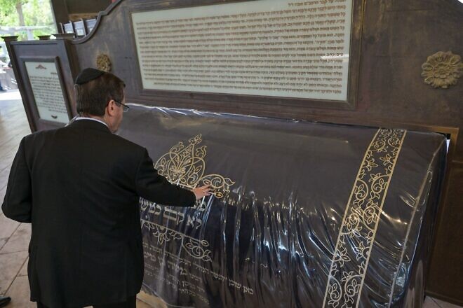 Israeli President Isaac Herzog visits the Tomb of Maimonides (Rambam), April 2, 2025. Photo by Kobi Gideon/GPO.