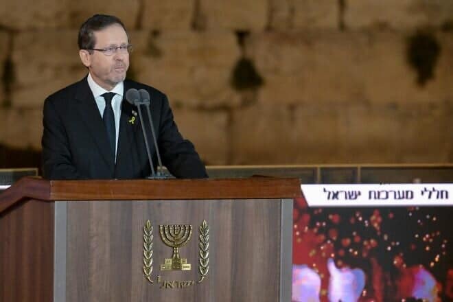 Israeli President Isaac Herzog speaks at the state Memorial Day ceremony at the Western Wall in Jerusalem, April 28, 2025.
Photo by Ma'ayan Toaf (GPO).