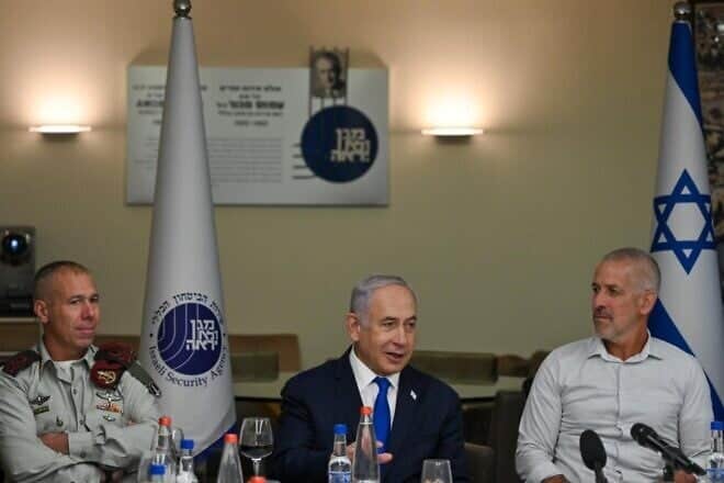 Israeli Prime Minister Benjamin Netanyahu with Israel Security Agency (Shin Bet) Director Ronen Bar (right), Sept. 14, 2023.  Photo by Kobi Gideon/GPO.