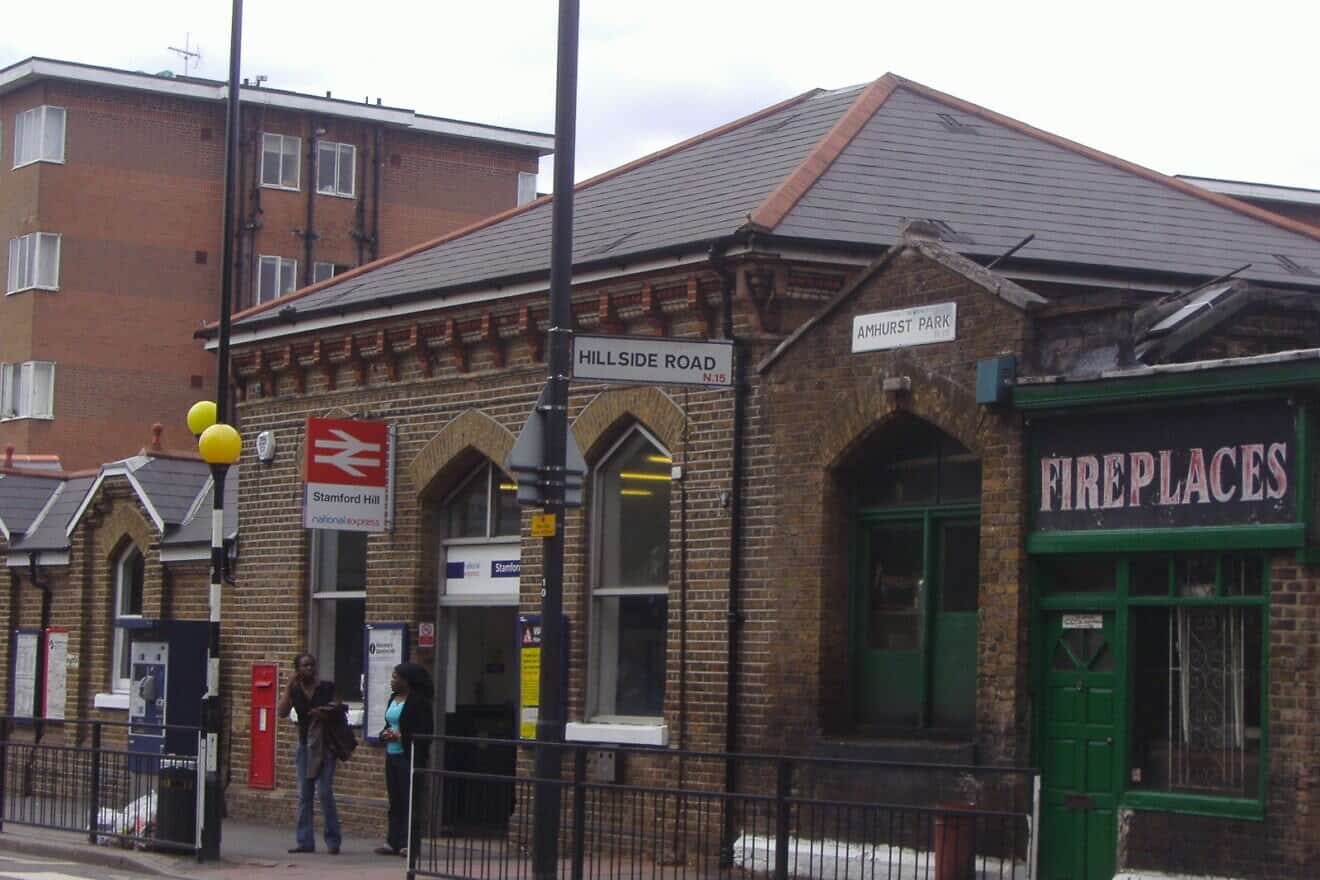 A view of the Stamford Hill underground station in 2008. Photo by David Howard/Wikimedia  Commons.
