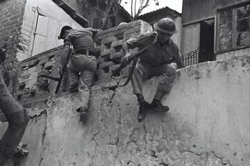 Young Jewish men guard the Jaffa-Tel Aviv border, 1947. Credit: Lazar Dinar, KKL-JNF Photo Archive.