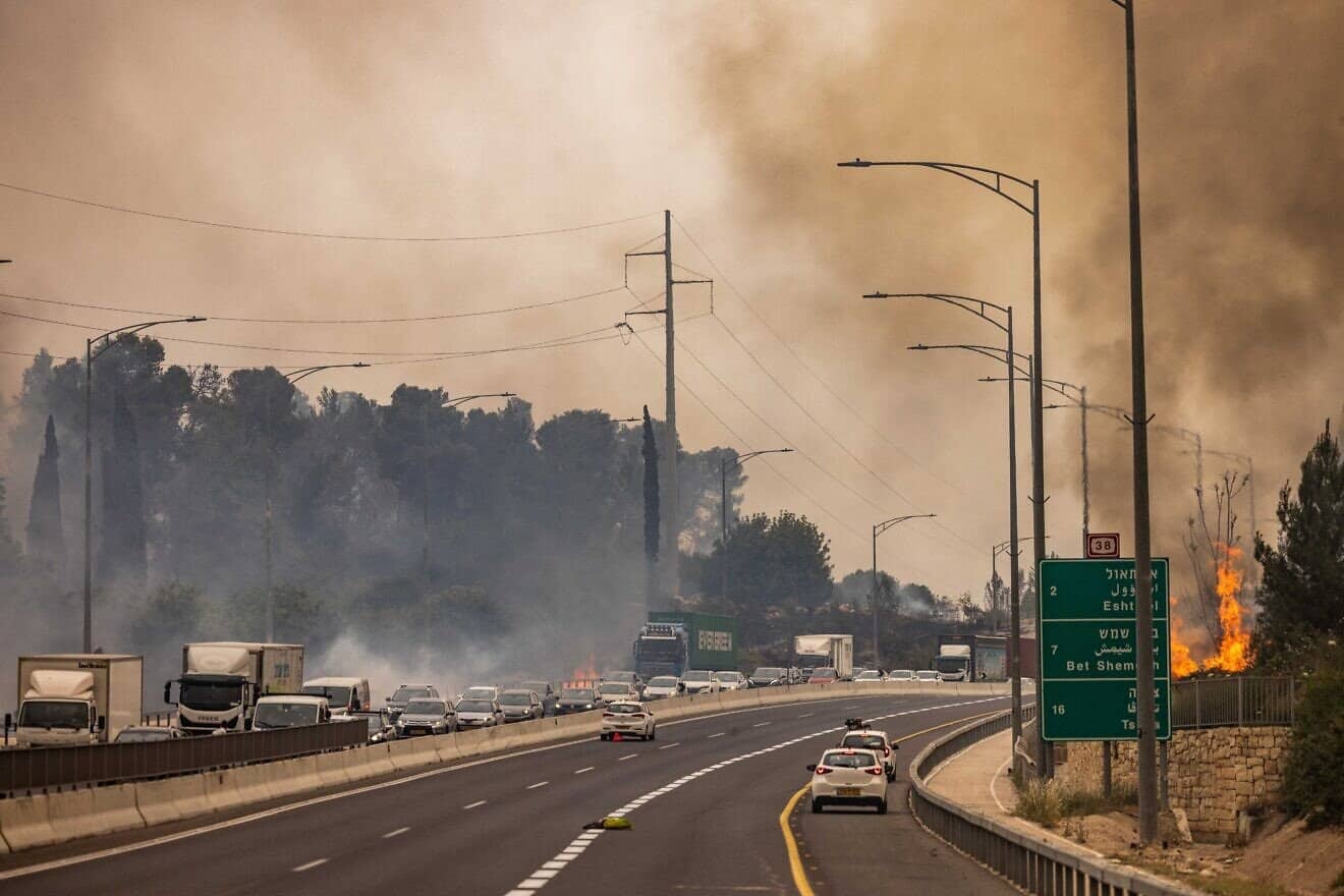 A large fire rages near Moshav Eshtaol, northeast of Beit Shemesh, on April 23, 2025. Photo by Chaim Goldberg/Flash90.