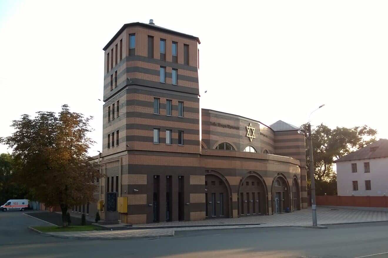 The synagogue of Kryvyi Rih, Ukraine, pictured here at sunset, Aug. 31, 2014. Photo by Andriy Khrabryy via Wikimedia Commons.