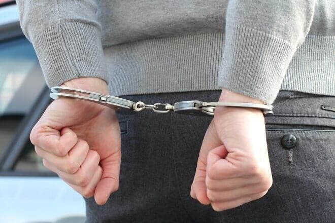 Person in handcuffs. Credit: Pixabay.
