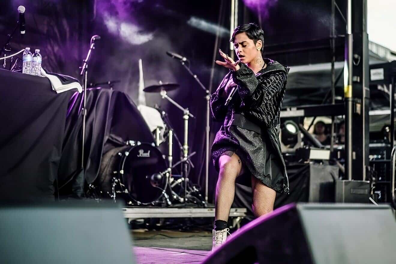 Kehlani Parrish, known as “Kehlani,” performing at the Time Festival in Toronto, Ontario, on Aug. 6, 2016. Credit: The Come Up Show via Wikimedia Commons.