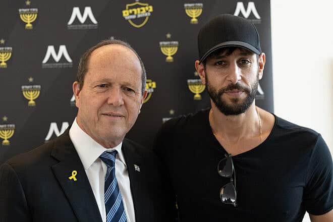 Idan Amedi (right) poses with Economy and Industry Minister Nir Barkat at the Museum of Tolerance Jerusalem. Photo by Tzachi Kraus.