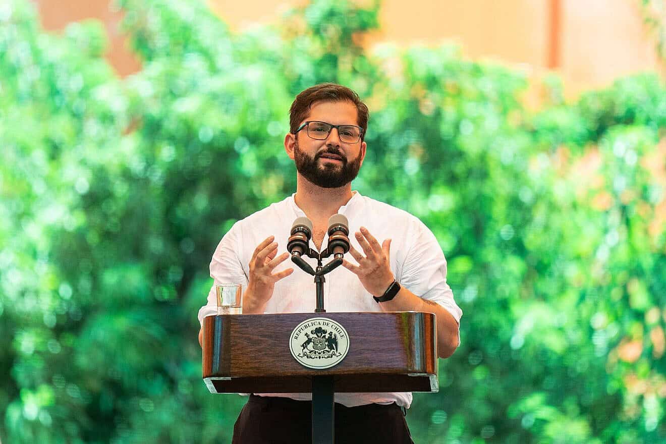 Chilean President Gabriel Boric giving a speech in the Citizens' Inauguration, on La Pintana, March 13, 2022. Credit: Gobierno de Chile via Wikimedia Commons.