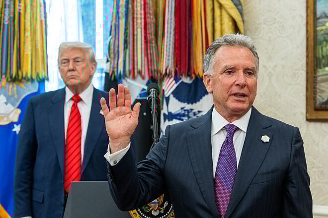 Steve Witkoff is sworn in as special envoy to the Middle East at the White House, as U.S. President Donald Trump looks on, May 6, 2025. Photo by Emily J. Higgins/White House.