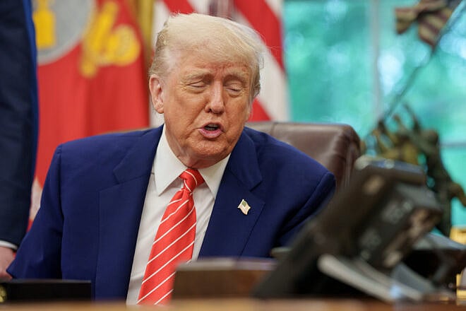U.S. President Donald Trump announces a trade agreement with the United Kingdom in the Oval Office, May 8, 2025. Credit: Emily J. Higgins/White House.