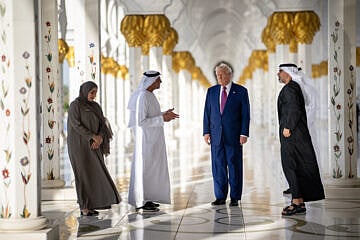 U.S. President Donald Trump tours the Sheikh Zayed Grand Mosque in Abu Dhabi, United Arab Emirates, May 15, 2025. Photo by Daniel Torok/White House.
