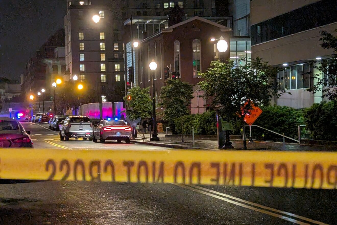Police tape cordons off the Capital Jewish Museum in Washington, D.C., after the shooting of Israeli Embassy staff members Yaron Lischinsky and Sarah Milgrim, following an evening event hosted by the American Jewish Committee, May 21, 2025. Credit: Sdkb via Wikimedia Commons.