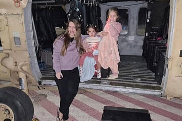 Freed hostage Doron Asher-Katz and her daughters, aged 4 and 6, leaving an Israeli Air Force helicopter, Nov. 24, 2023. Source: doronkatzasher/Instagram.