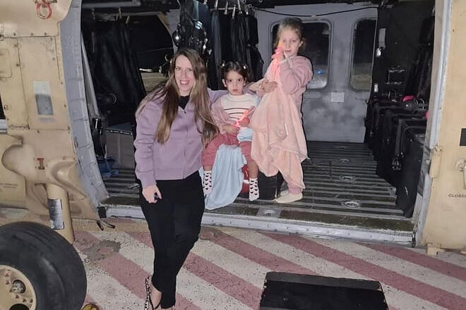 Freed hostage Doron Asher-Katz and her daughters, aged 4 and 6, leaving an Israeli Air Force helicopter, Nov. 24, 2023. Source: doronkatzasher/Instagram.