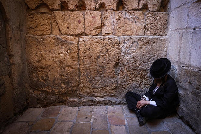 A Jewish man prays and mourns at the Little Western Wall in the Old City of Jerusalem on July 23, 2024. Photo by Chaim Goldberg/Flash90.