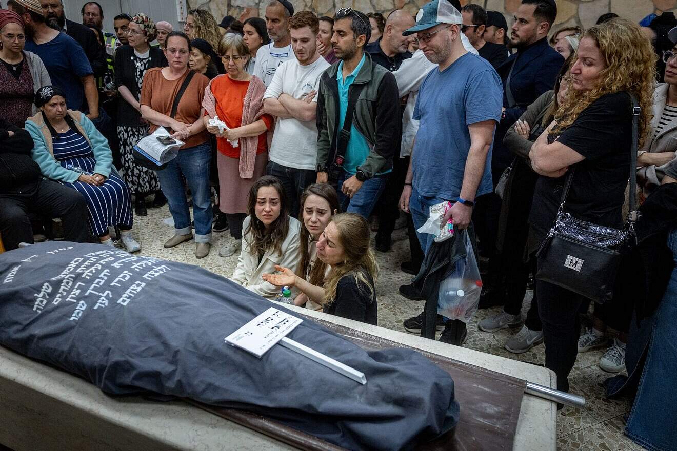 Mourners attend the funeral of Tzeela Gez, who was murdered in a terrorist shooting on Route 446 in Samaria, at Har HaMenuchot Cemetery in Jerusalem, May 15, 2025. Photo by Chaim Goldberg/Flash90.