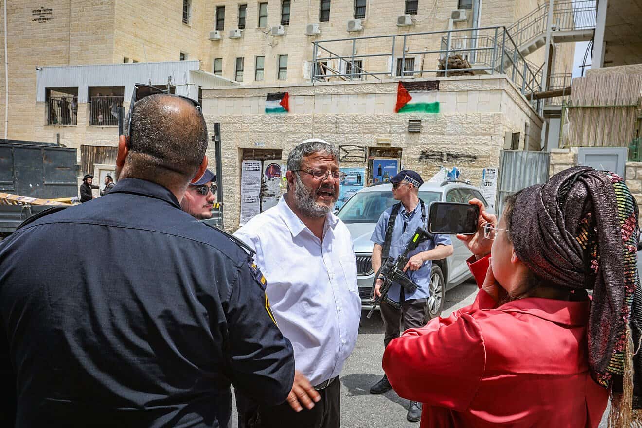 Israeli National Security Minister Itamar Ben-Gvir and his wife Ayala after being attacked in Beit Shemesh, May 15, 2025. Photo by Yaakov Lederman/Flash90.