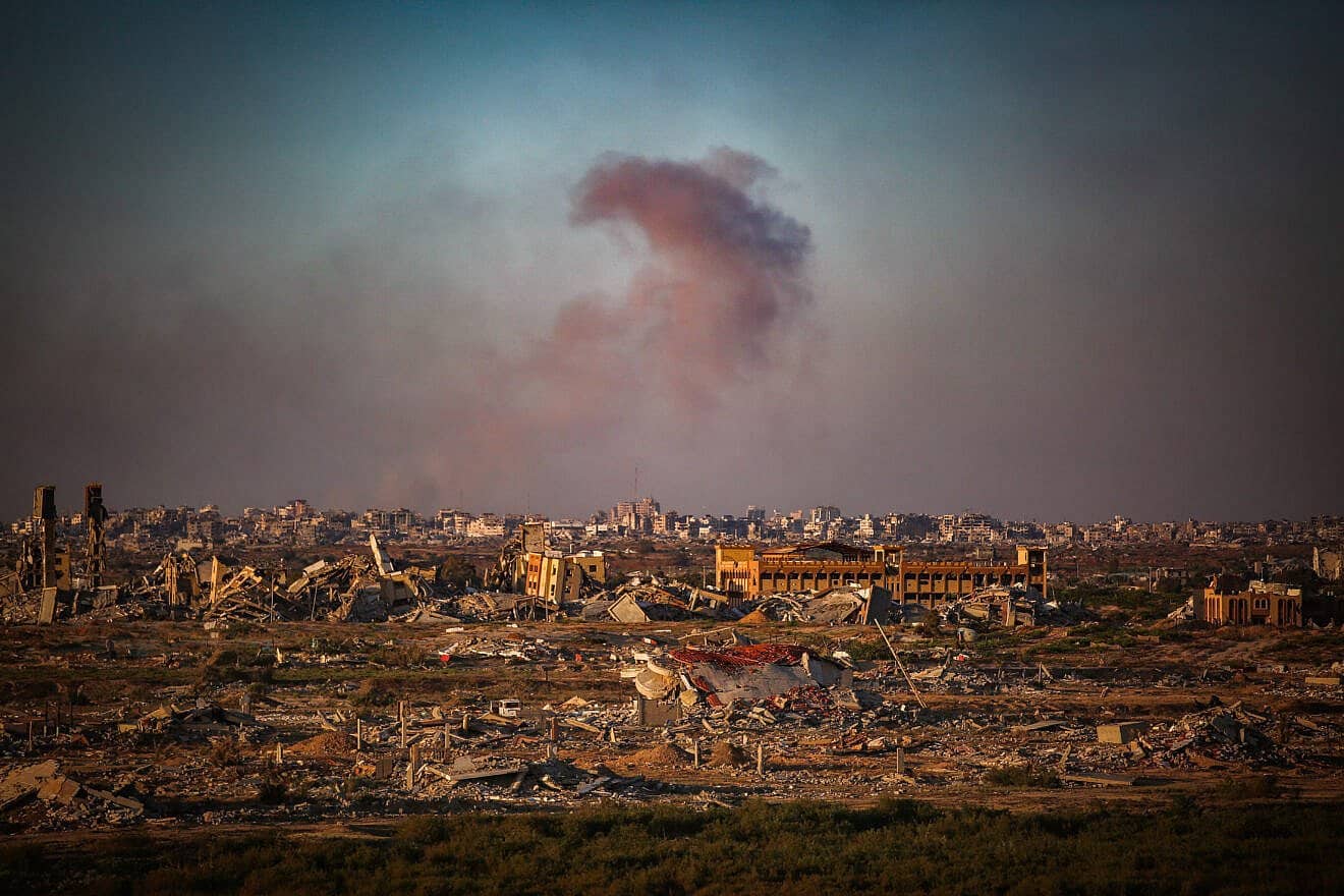 Smoke rises from an Israeli military operation in the northern Gaza Strip on May 21, 2025. Photo by Ali Hassan/Flash90.