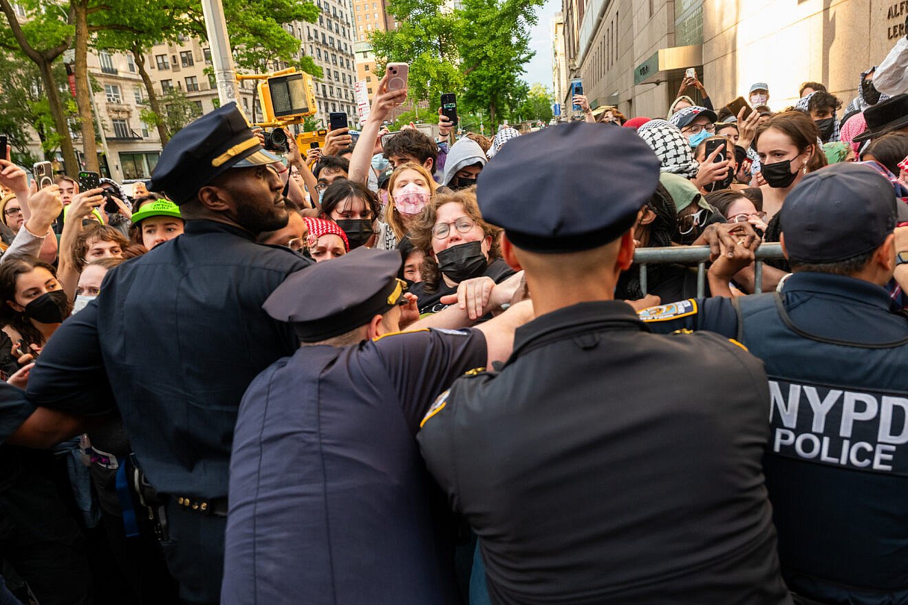 Police push back protesters as they gather outside of Columbia University's Butler Library after anti-Israel protesters occupied the space on May 7, 2025. Credit: Spencer Platt/Getty Images.