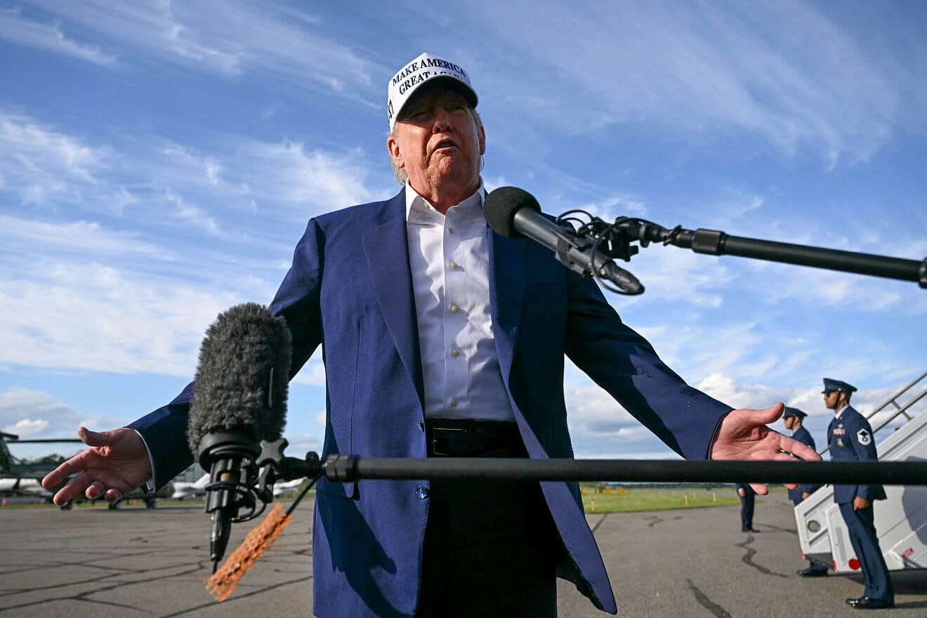 U.S. President Donald Trump speaks to journalists before boarding Air Force One from Morristown Municipal Airport in Morristown, N.J., May 25, 2025. Photo by Saul Loeb/AFP via Getty Images.