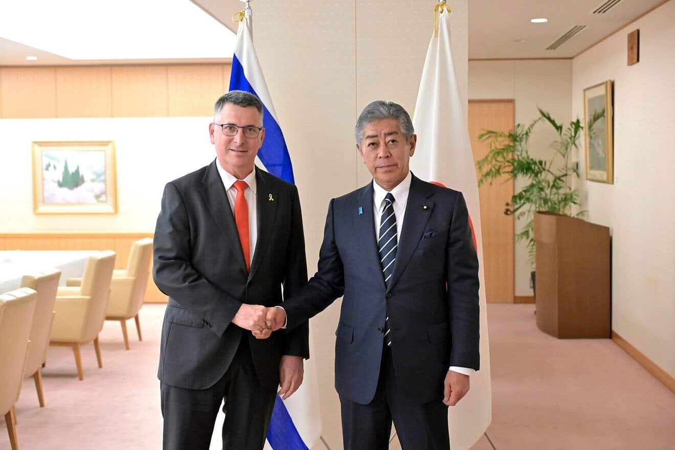 Israeli Foreign Minister Gideon Sa’ar meets with Japanese Foreign Minister Takeshi Iwaya in Tokyo on May 13, 2025. Source: @gidonsaar/X).