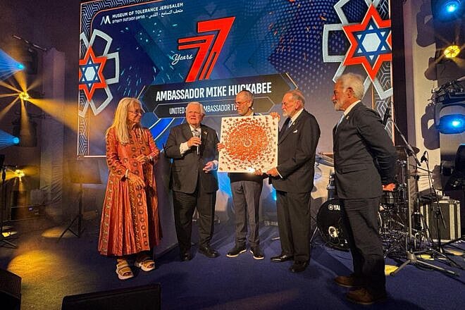 US Ambassador Mike Huckabee receives a United Hatzalah Defender of Israel Award from its founder Eli Beer and philanthropist Miriam Adelson as Pastor John Hagee addresses the audience. Photo by Tzachi Kraus.