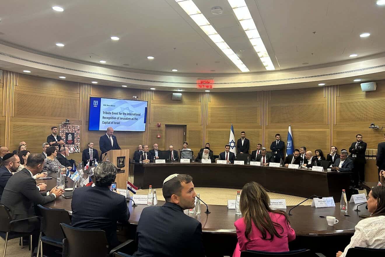 Top Israeli officials and ambassadors from across the world converge on Israel's Knesset for the Jerusalem Embassy Tribute Ceremony in honor of Jerusalem Day, May 28, 2025. Photo by Amelie Botbol.