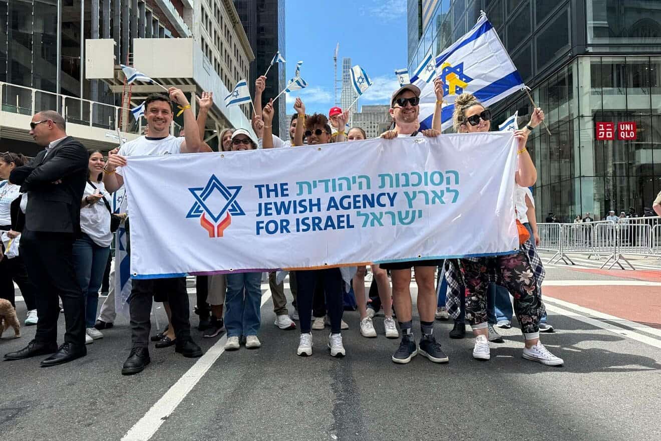 Jewish Agency shlichim attend the Israel Day Parade in New York. Photo by Jennifer Roman for The Jewish Agency for Israel.