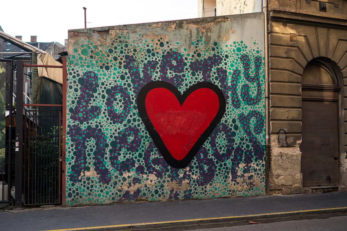 “Love thy neighbor” graffiti on a wall in San Antonio in 2018. Credit: Nan Palmero via Wikimedia Commons.
