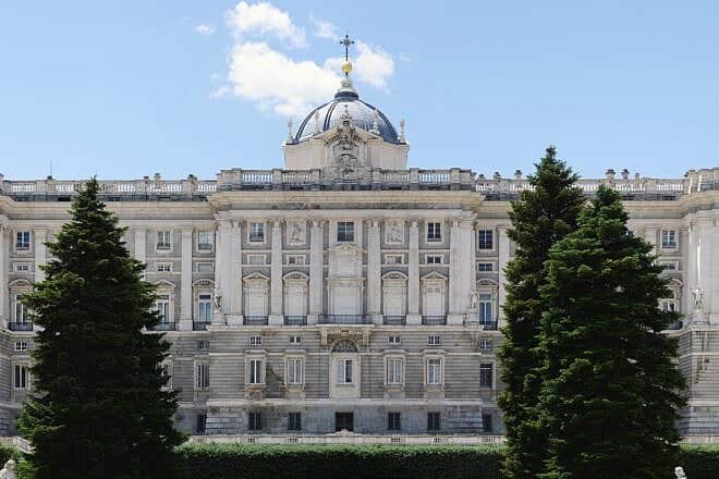 The Royal Palace of Madrid, north facade. Credit: Alvesgaspar via Wikimedia Commons.